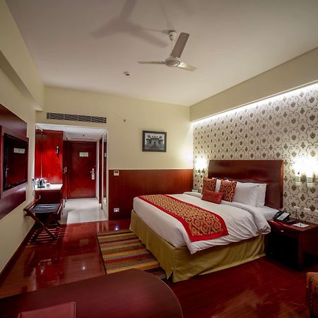 Hotel Ramada By Wyndham Jaipur Jaisinghpura Exterior foto