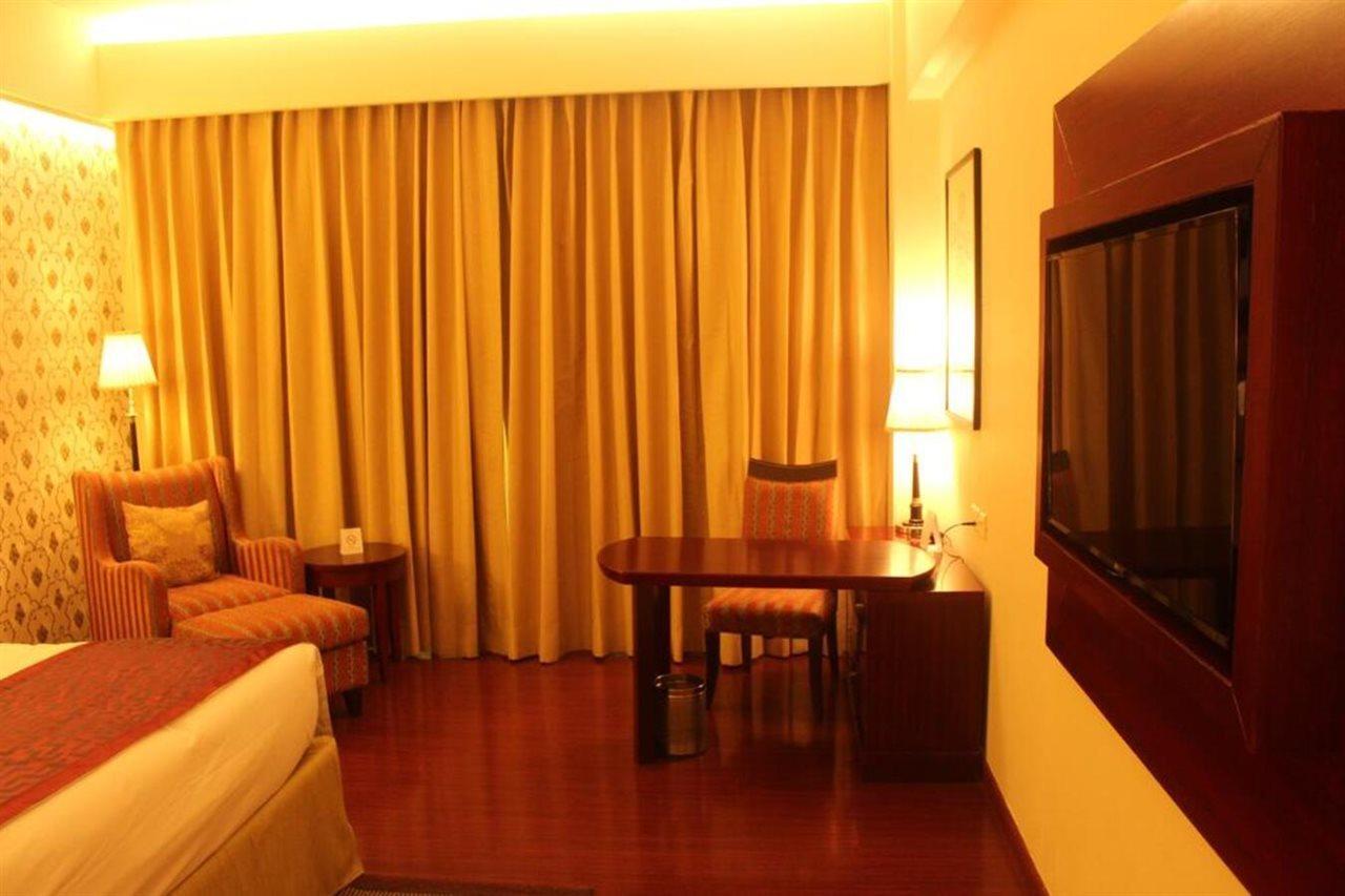 Hotel Ramada By Wyndham Jaipur Jaisinghpura Exterior foto