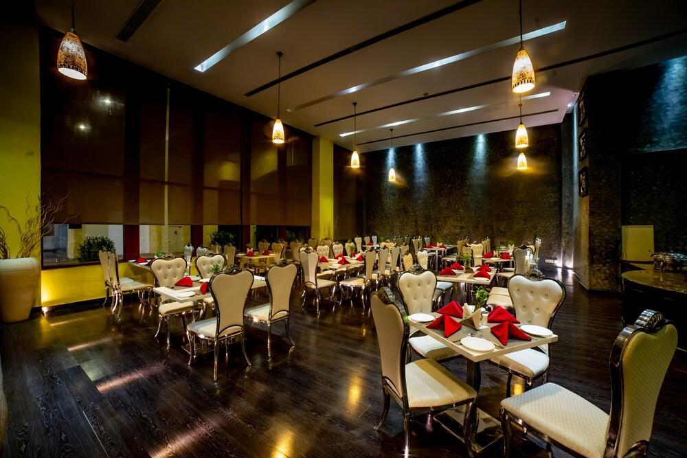 Hotel Ramada By Wyndham Jaipur Jaisinghpura Exterior foto