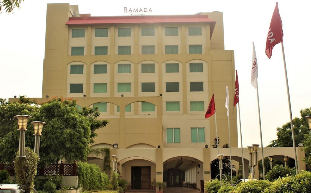 Hotel Ramada By Wyndham Jaipur Jaisinghpura Exterior foto