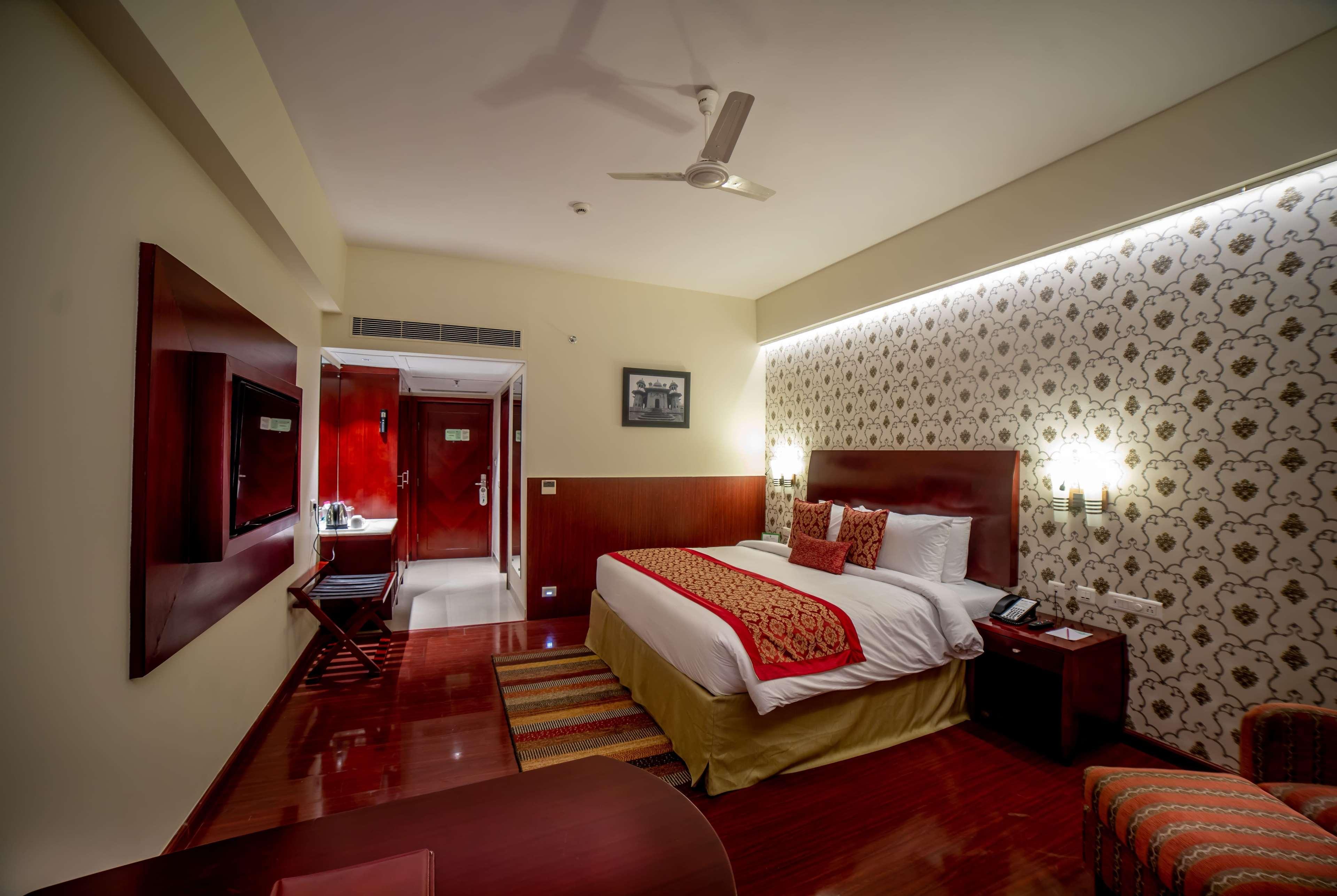 Hotel Ramada By Wyndham Jaipur Jaisinghpura Exterior foto