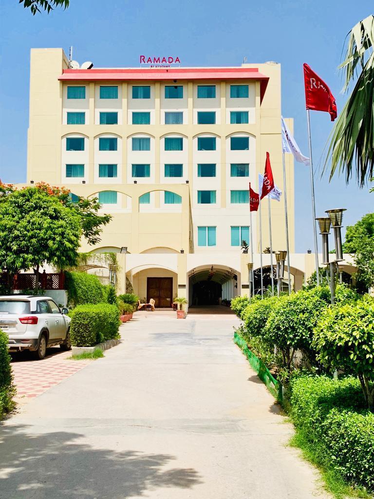 Hotel Ramada By Wyndham Jaipur Jaisinghpura Exterior foto